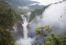 Nestao ogromni vodopad, ispod rijeke se stvorila velika rupa za koju naučnici nemaju objašnjenje