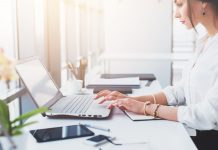 Konstantno sjedenje mijenja cijelo tijelo, ali i uzrokuje bolove u leđima