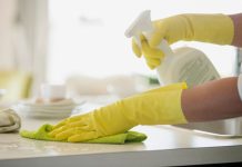 Bogataši u karantinu prvi put sami čiste i kuhaju: “Doživjeli smo totalni šok”