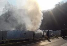 Izgorjela tri trijažna šatora na graničnom prijelazu Maljevac, prisutni pjevali
