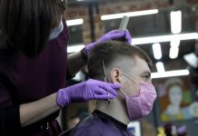 Nijemci zabrinuti da će biti zaraženi virusom u frizerskim salonima