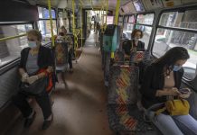 BiH: Ponovo u funkciji gradski prevoz u Sarajevu, građani se pridržavaju mjera zaštite