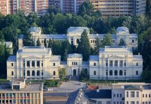 Dok političari uživaju u visokim platama – kulturni hram BiH pred kolapsom