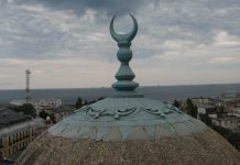 Hakovan sistem za pozivanje na molitvu, iz nekoliko džamija puštana “Bella ciao”