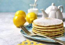 Palačinke s grčkim jogurtom, limunom i makom