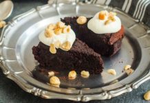 Uvijek uspijeva! Čokoladna torta koja se priprema bez miksera