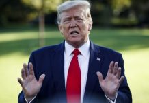 Trump je pri izlasku iz bolnice htio otkopčati košulju i otkriti majicu Supermana