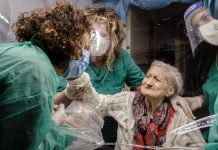 “Soba za zagrljaje” u Italiji: Prilika da oboljeli od koronavirusa zagrle svoje voljene