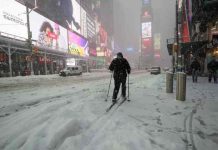 Snažna snježna oluja na sjeveroistoku SAD-a, New York proglasio vanredno stanje