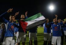 Fudbaleri Novog Pazara proslavili opstanak u prvoj ligi noseći palestinsku zastavu