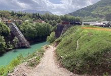 Porušeni most na Neretvi na ljeto u punom sjaju