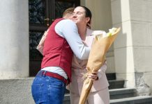 Zagrljaj Benjamine Karić i Draška Stanivukovića: “Ovo je historijski susret”