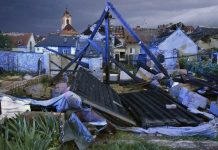 Apokaliptični snimci iz Češke: Tornado za 10 minuta opustošio cijelo mjesto – automobili letjeli, vrtlog je čupao stabla