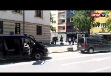 Izvođenje Darka Eleza iz Tužilaštva KS: Pancir, lisice na rukama i jake policijske snage