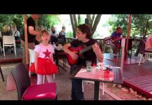 Tata i Kira sviraju za Grka