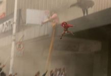 Bebu bacila neznancima kako bi je spasila od požara u zgradi