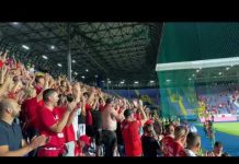 Igrači Veleža nakon pobjede od 2:1 pozdravljaju navijače