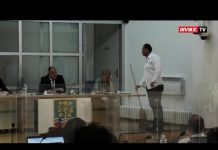 Sulejman Memo Haljevac očitao bukvicu Mandiću pa mu poklonio metlu: Dosta je slikanja, radite!