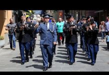 Defile vojnih orkestara OSBiH i američke vojske kroz centar Sarajeva