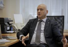 “Razmatra se uvođenje potvrde o vakcinaciji ili negativnog testa”