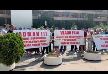 Bivši Radnici firme Zrak protestuju ispred sjedišta Vlade FBiH u Sarajevu