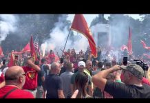 Himna Crne Gore na protestima protiv ustoličenja mitropolita SPC u Cetinju