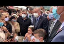 Ushićeni građani Sarajeva pozdravljali Erdogana ispred džamije