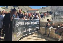 Bacanje cvijeća sa Starog mosta i šetnja kroz Mostar za nestale osobe u BiH