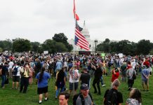 Nekoliko stotina demonstranata okupilo se na skupu podrške Donaldu Trampu