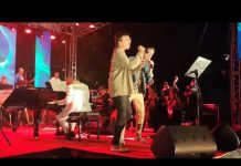 Britanski ambasador Field u Mostaru zasvirao za legendarne Beatlese