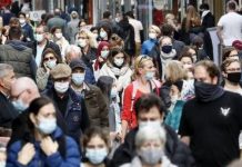 Švedski virusolozi: Korona ne može biti iskorijenjena, apel ljudima da ‘nauče živjeti s njom’