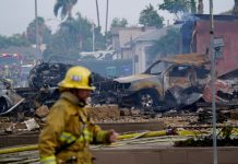 Avion udario u kombi, ima mrtvih