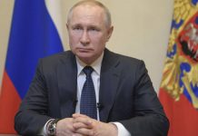 Vladimir Putin se zakasljao na sjednici: Nemam kovid, sve je u redu
