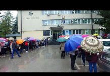 Roditelji učenika iz Jajca prosvjedovali ispred zgrade Vlade SBŽ-a