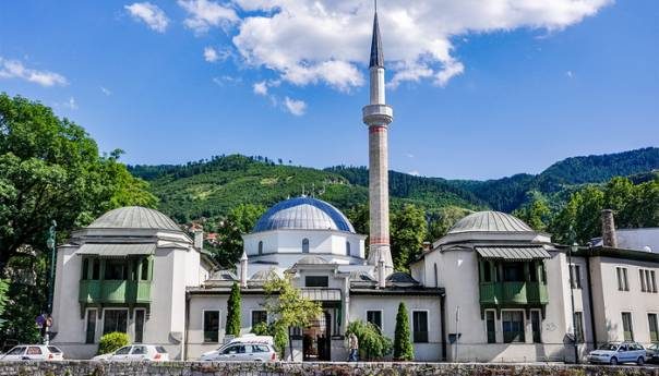 islamska-zajednica-u-bih-o-hapsenju-muftije-bekrica-careva-dzamija-04_615764346ac62-604x345-1