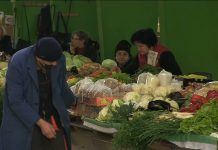 Dok političke razmirice traju, građani jedva žive