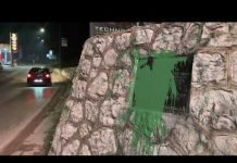 Bačena farba na sramnu ploču Ratku Mladiću na Vracama