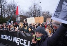 Veliki protesti u Poljskoj zbog smrti trudnice: Zakon o abortusu ubija