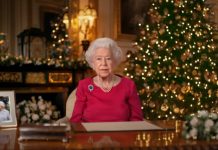 Kraljica Elizabeta u božićnoj poruci odala počast voljenom princu Filipu