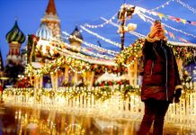 Rusija Novu godinu dočekuje u prazničnom ambijentu i uz blage mjere borbe protiv pandemije