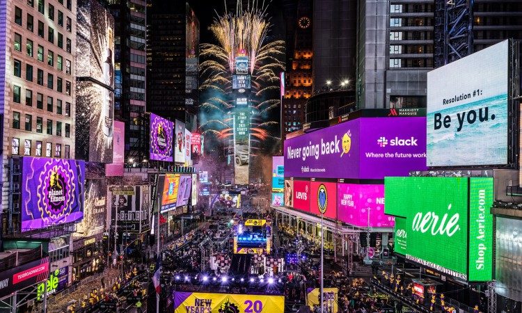 times-square-1640893126-750x450-1