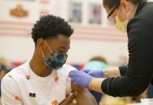 U SAD uvedena treća doza Pfizera za tinejdžere