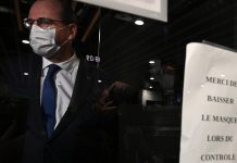 Francuska zatvara noćne klubove uoči Božića zbog varijante omikron