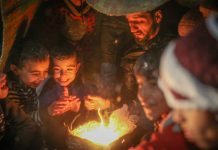 Kampovi u Idlibu: Civili spaljuju odjeću da bi se ugrijali