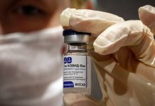 Dmitrijev: Vakcina sputnjik v efikasna protiv omikrona