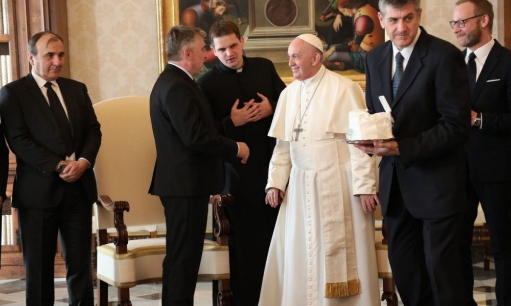 Zeljko-Komsic-i-papa-Franjo-1000x600-1