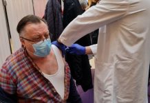 Halid Bešlić primio treću dozu: Ako se ne vakcinišemo čeka nas belaj