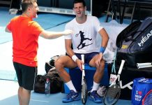 PRELEPA SLIKA SA ĐOKOVIĆEVOG TRENINGA OBIŠLA SVIJET: Novak nasmijao, a priča mladića koji je pored njega je ODUŠEVILA SVE (FOTO)