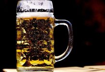 Irska uvodi minimalnu cijenu alkohola u namjeri da odvrati od opijanja