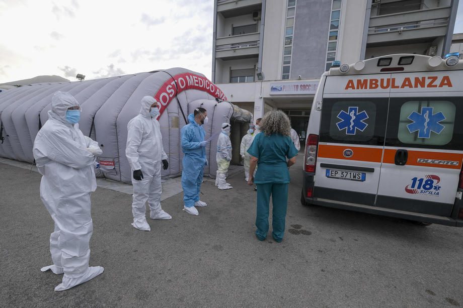 w-57388277-pandemija-koronavirus-covid-19-italija-zrtve-virus-1641664146-920x613-1